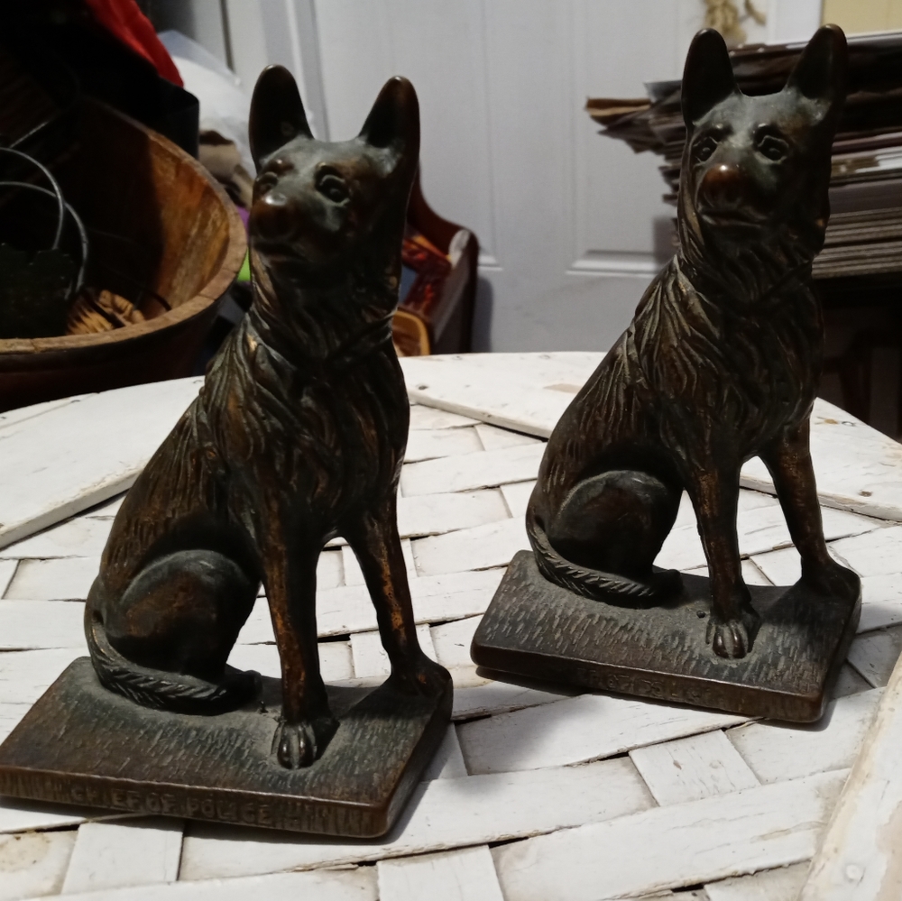 ๐ฆ
๐ANTIQUE PAIR OF GERMAN DOGS๐ ๐ ๐ทRARE๐ถFIRE๐ฅSALES!! ๐ฆฎ ๐โ๐ฆบ ๐ฉ ๐ - Picture 11 of 16